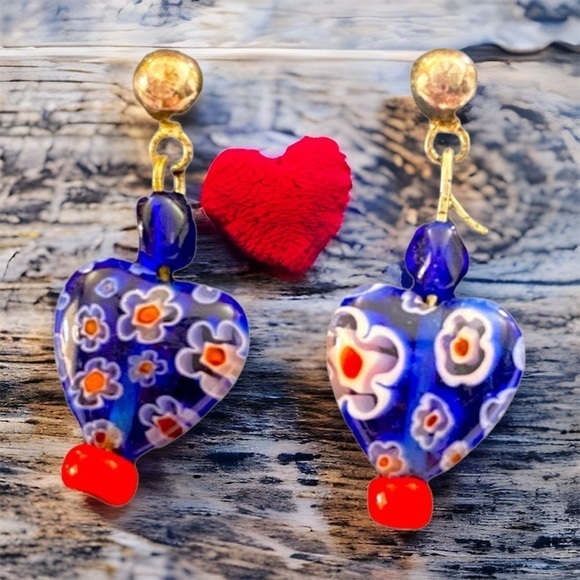 2/$10 EUC Beautiful glass earrings - Picture 1 of 2